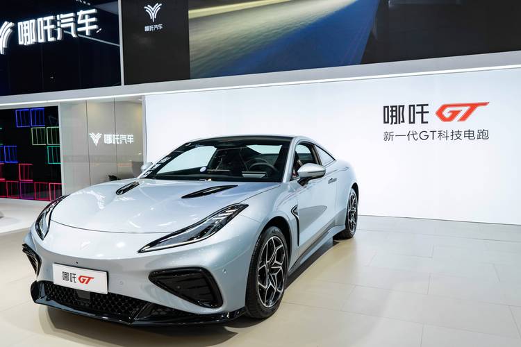 成都青羊区晶恒飞企业管理咨询哪吒汽车在智能汽车领域的表现，领途汽车在新能源汽车市场中的影响力